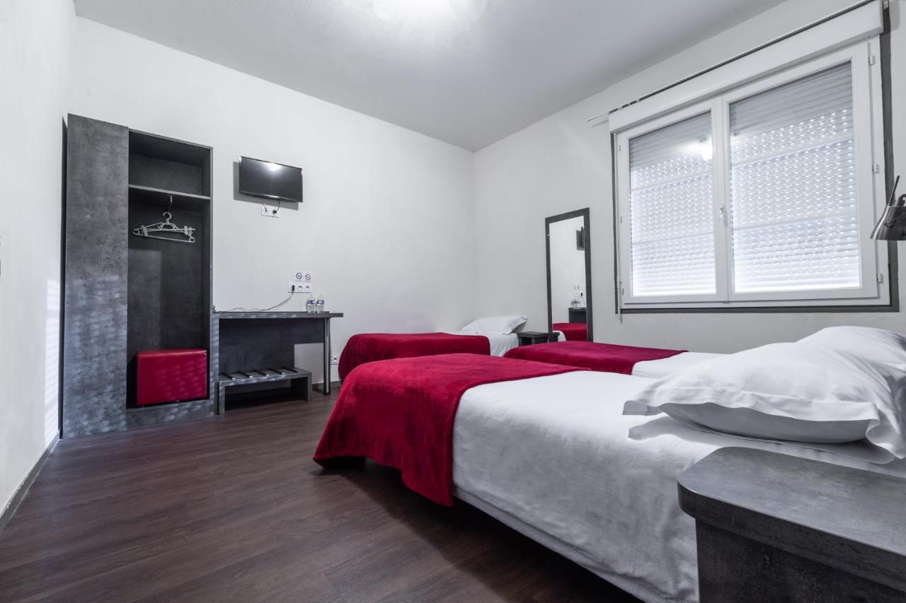 Hotel De La Gare Surgères المظهر الخارجي الصورة