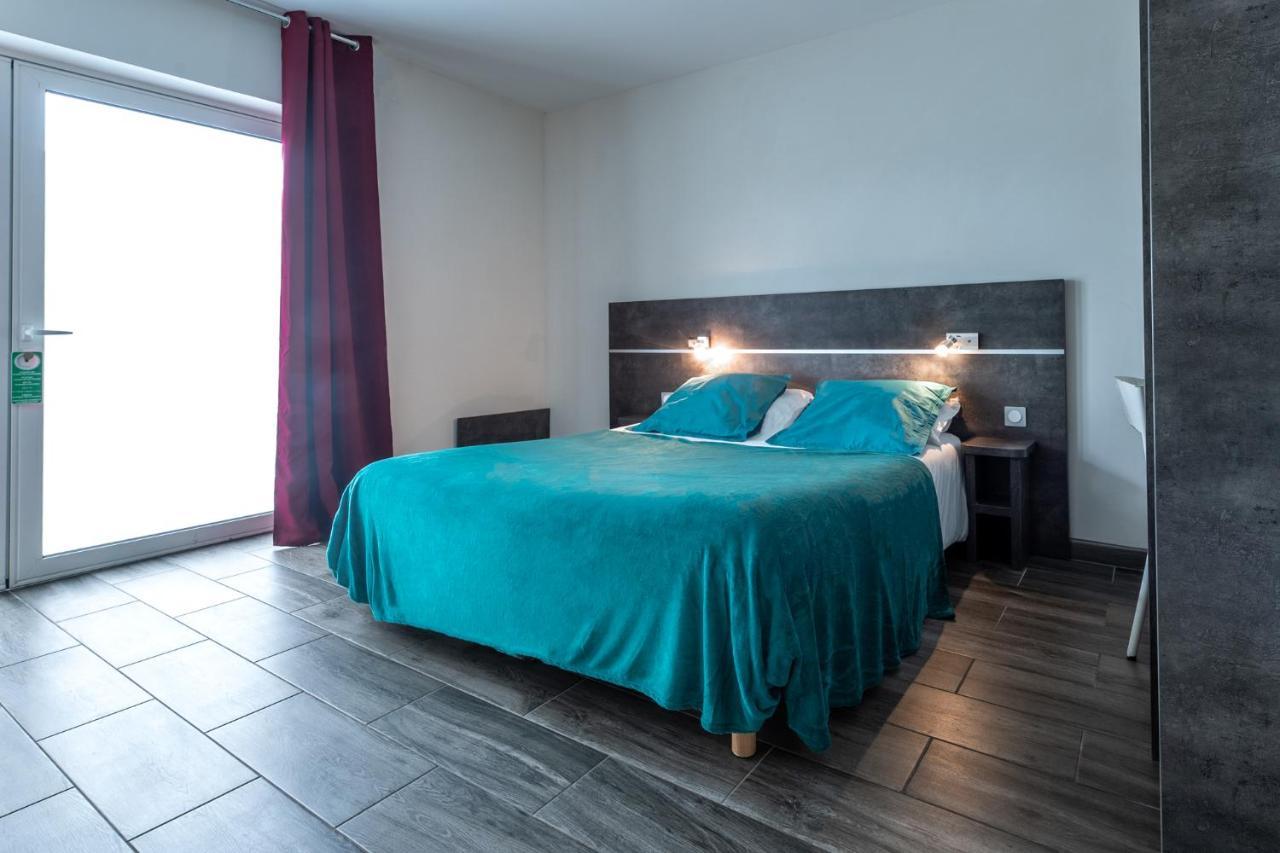Hotel De La Gare Surgères المظهر الخارجي الصورة