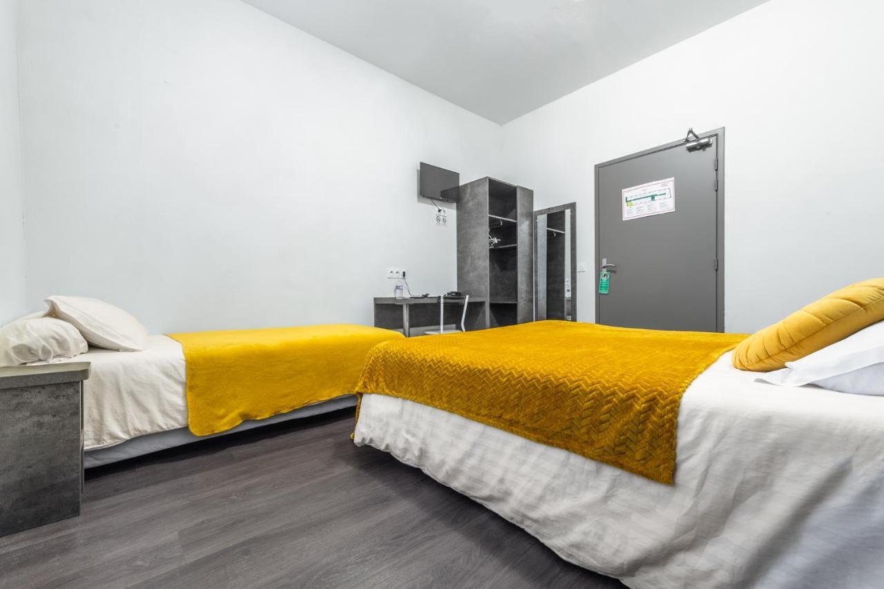 Hotel De La Gare Surgères المظهر الخارجي الصورة