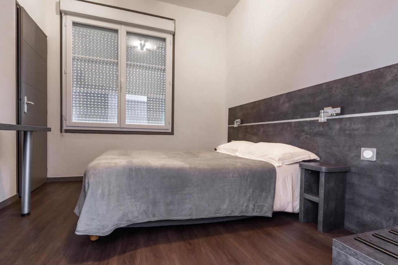 Hotel De La Gare Surgères المظهر الخارجي الصورة